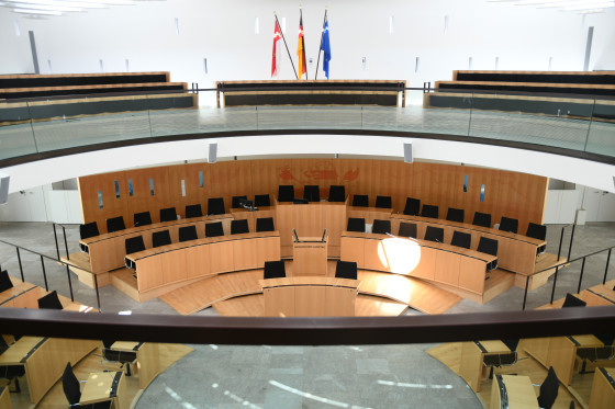 Blick von der Besuchergalerie in den Plenarsaal